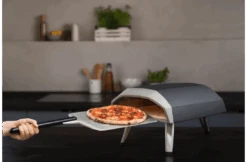 Ooni Pizzaschep Geperforeerd - Perforated Pizza Peel 14 Inch -Optimaal Barbecuegrill Winkel ooni pizzaschep geperforeerd perforated pizza peel 1